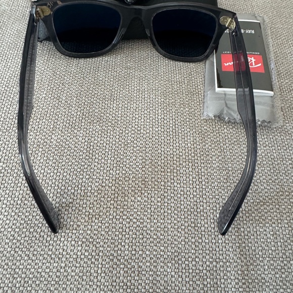 Ray-Ban Classic Black Sunglasses with Case main image 6